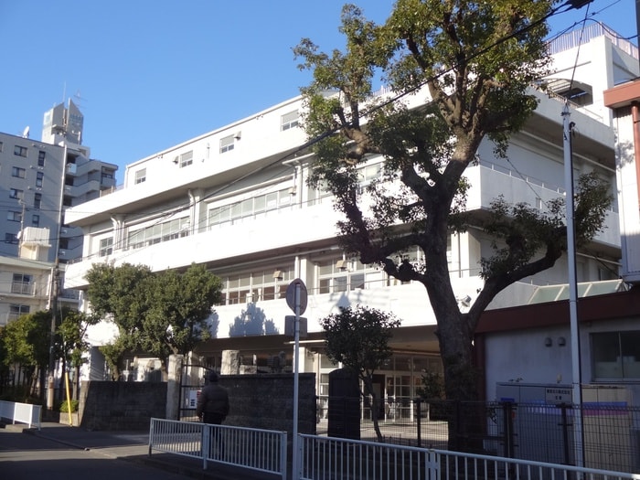 生麦小学校(小学校)まで155m ﾚｼﾞﾃﾞﾝｽ谷川