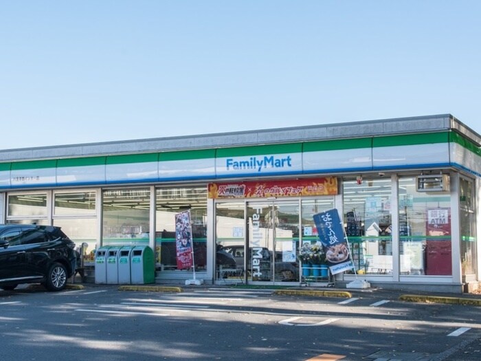 ファミリーマート八王子西インター店(コンビニ)まで500m グリ－ンパーク