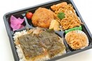 よってって仕出し弁当(弁当屋)まで53m サンプレイス東大和