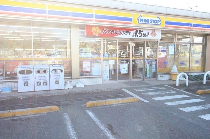 ミニストップ 海老名大谷店(コンビニ)まで880m ドルフ柏陽