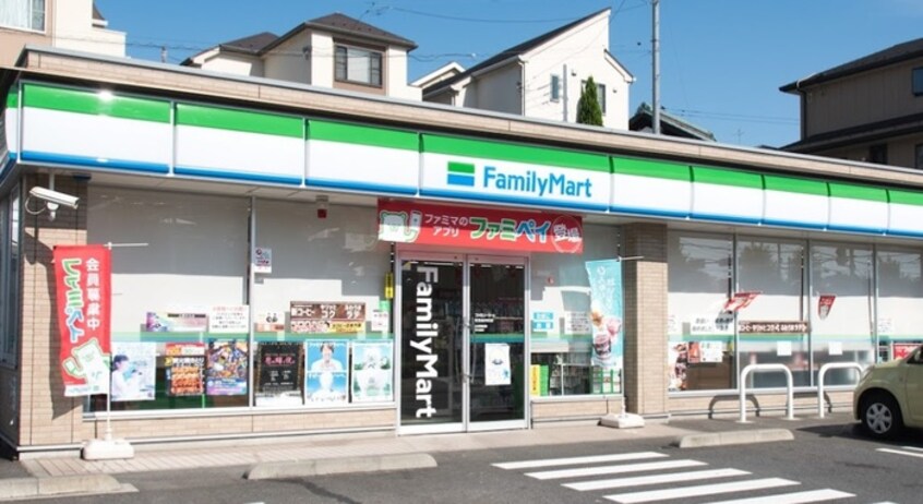 ファミリーマート 町田金井町店(コンビニ)まで854m ハウスつくしんぼⅡ