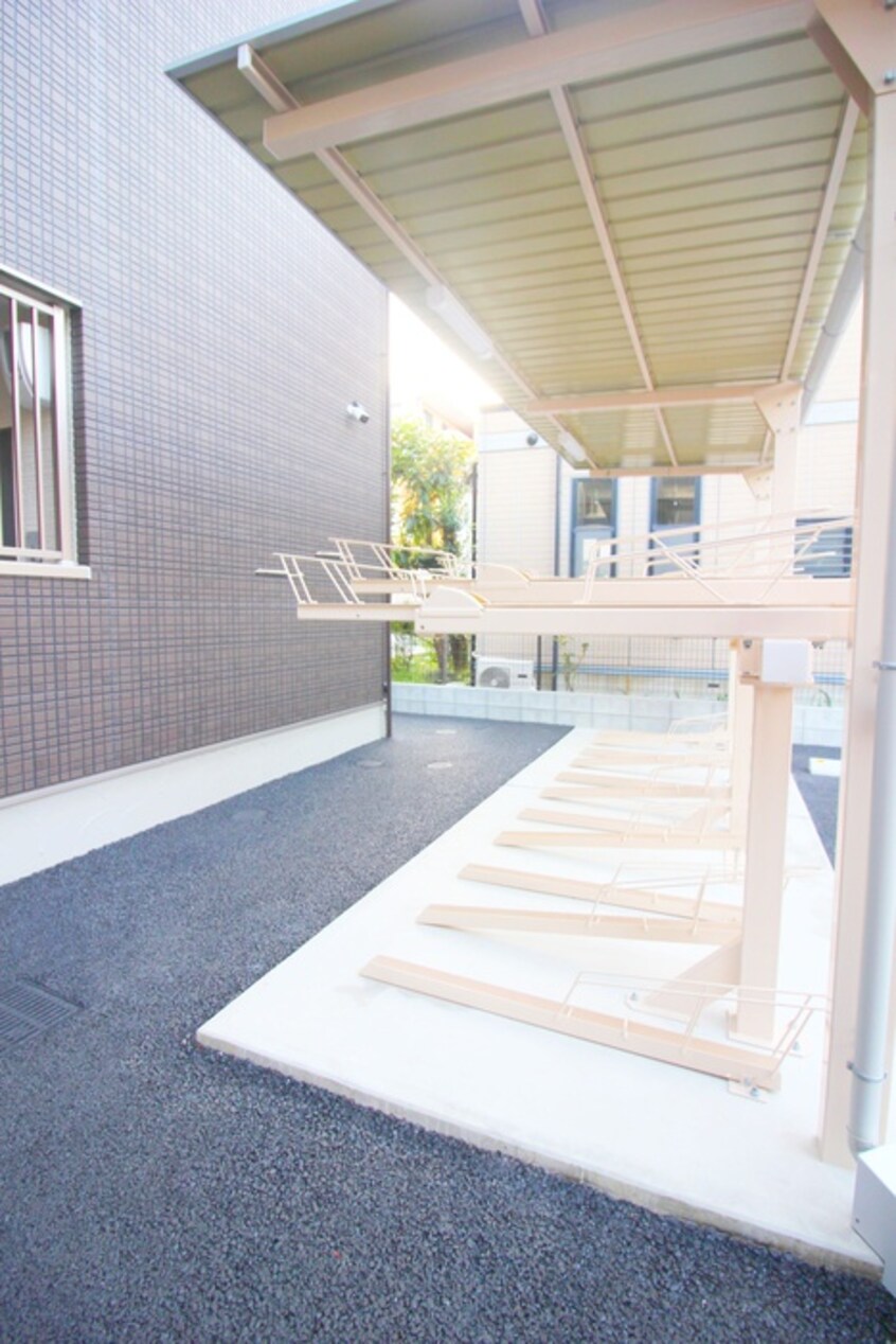 駐輪場 ローレル