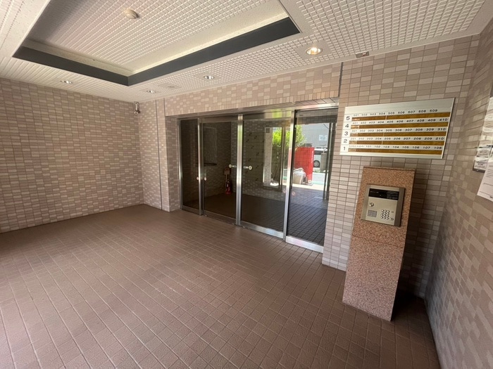 エントランス部分 ｵｰｷｯﾄﾞﾚｼﾞﾃﾞﾝｽ港北綱島ｳｴｽﾄ