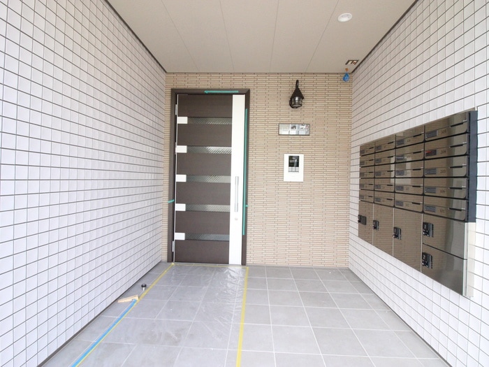 エントランス部分 ラシーネ赤塚