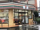 セブンイレブン横濱十日市場東店(コンビニ)まで379m グリーンヴィラージュC