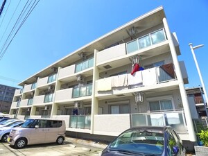 クレシア・E