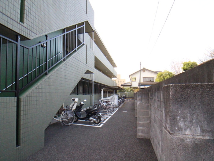 駐輪場 シュロス松原