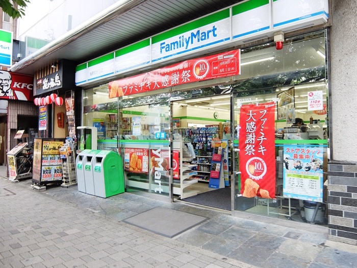 ファミリーマート桜新町駅前店(コンビニ)まで82m ベルハイム
