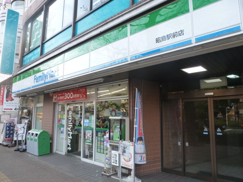 ファミリ－マ－ト昭島駅前店(コンビニ)まで700m 朋會マンションＢ