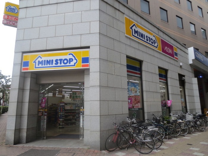 ミニストップ板橋区役所前店(コンビニ)まで140m ライオンズステージ板橋(1105)