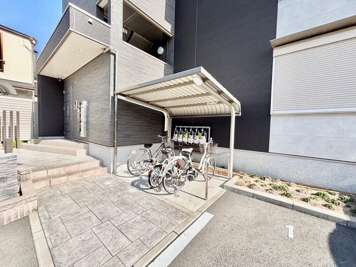 駐輪場 サンプラザ金剛