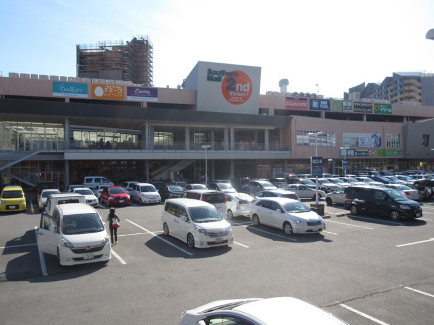 サザンモール(電気量販店/ホームセンター)まで770m 竹内ハウス