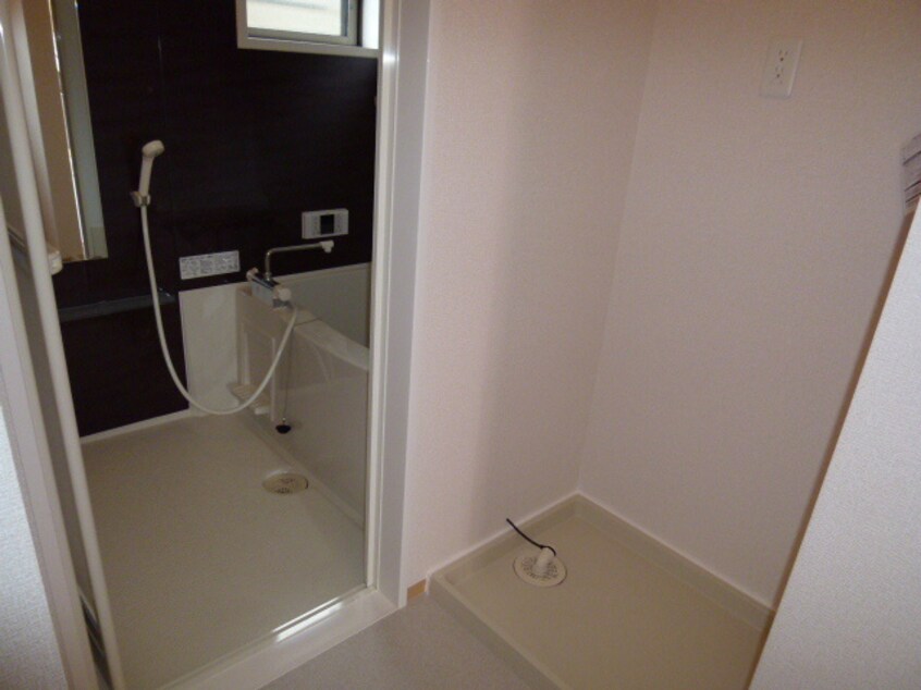 洗濯機置場 リバ－サイド幸