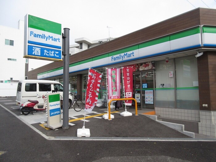 ファミリーマート神戸城内通店(コンビニ)まで125m レジデンス米倉