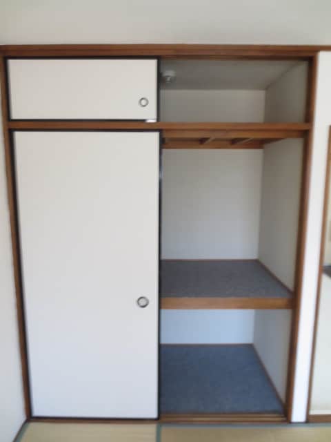 収納 シャト－レジデント寝屋