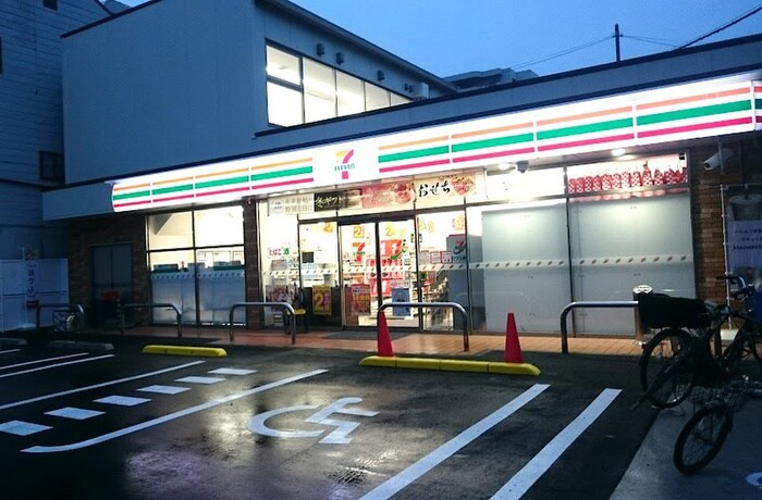 セブン-イレブン大阪高殿６丁目店(コンビニ)まで350m サンロイヤル大宮