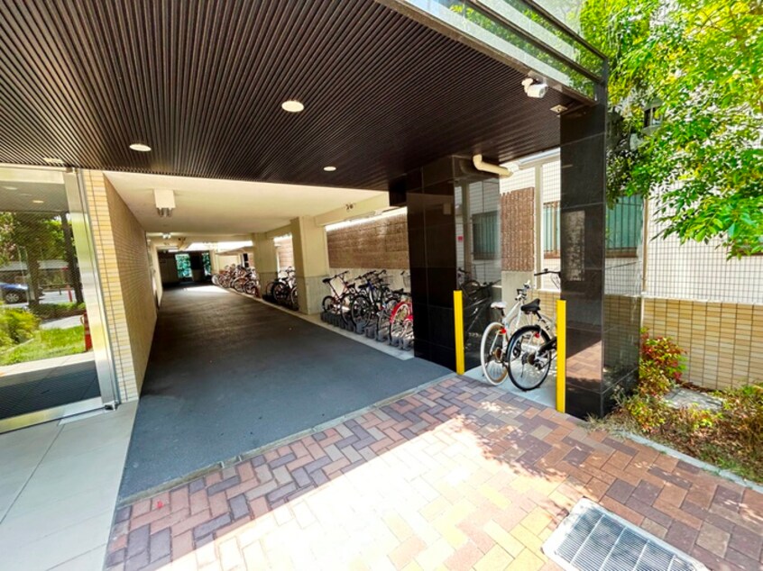 駐輪場 アールワイ西宮