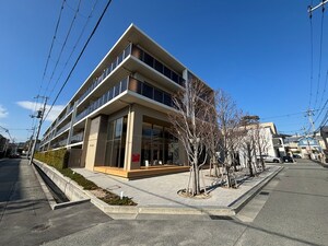 ﾌﾟﾗﾈｽｰﾍﾟﾘｱ西宮仁川ﾌﾟﾗｲﾄｺｰﾄ