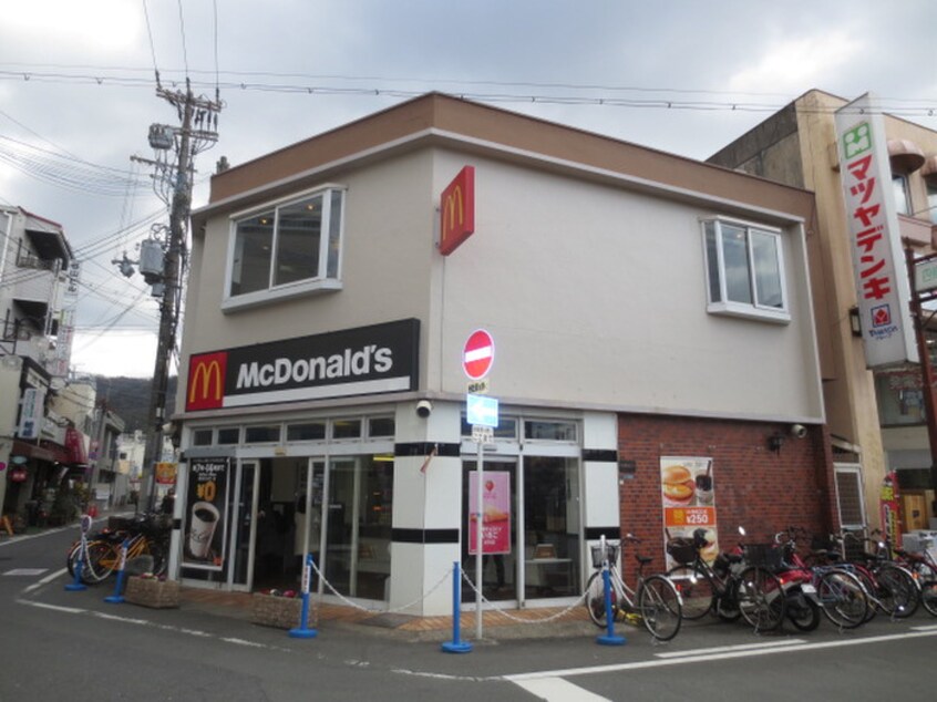 四條畷駅マクドナルド(ファストフード)まで850m 江瀬美連棟