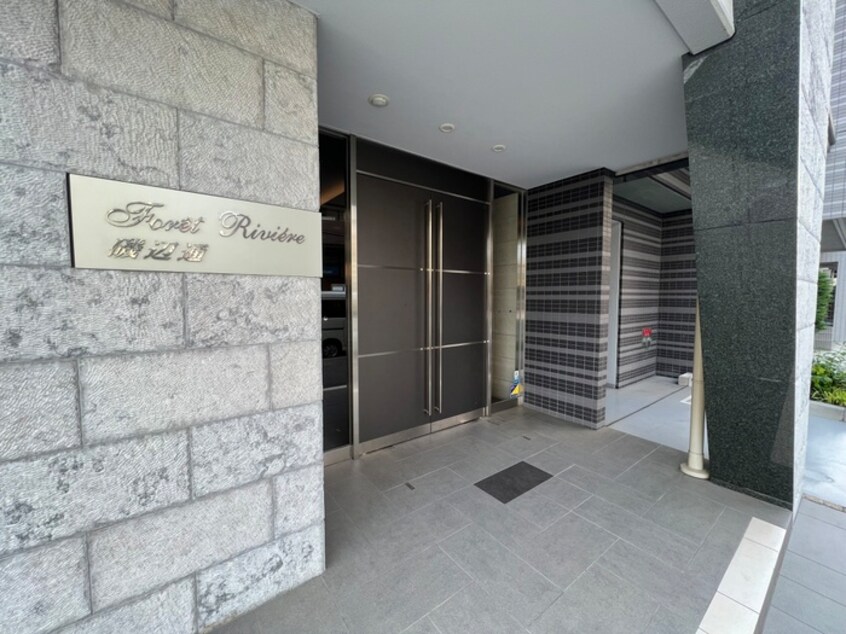 エントランス部分 フォレ・リビエール磯辺通