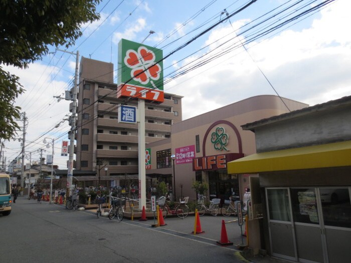 ライフ(スーパー)まで300m 豊町ヴィラ