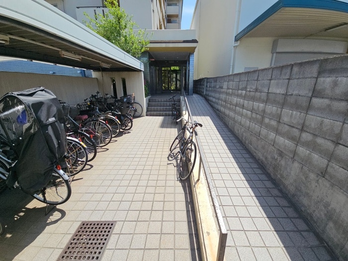 エントランス部分 カーサ・ベイジュ