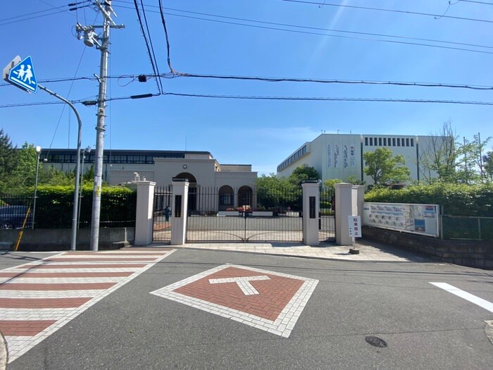 ヌヴェール学院高等学校(高等学校/高等専門学校)まで449m 寝屋川市美井元町１０号地