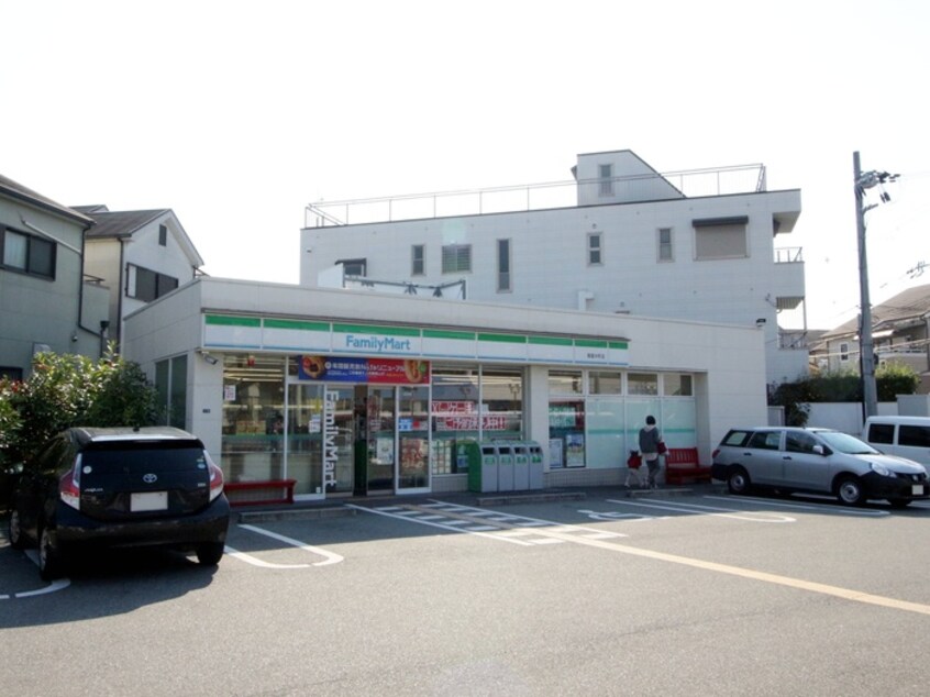 ファミリーマート箕面半町店(コンビニ)まで460m 朝比奈ハイツ