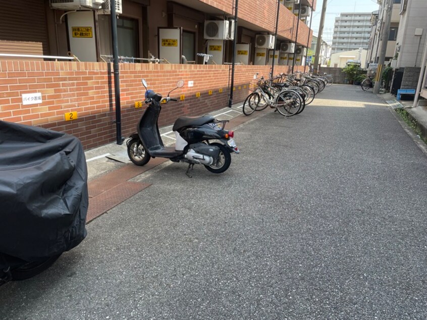 駐輪場 キングガーデン