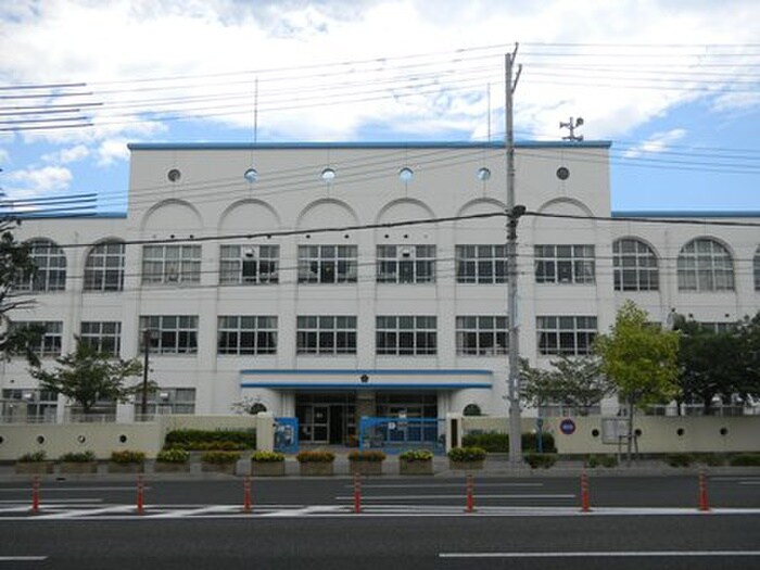 本山第二小学校(小学校)まで600m ヴィラ・モーヴ