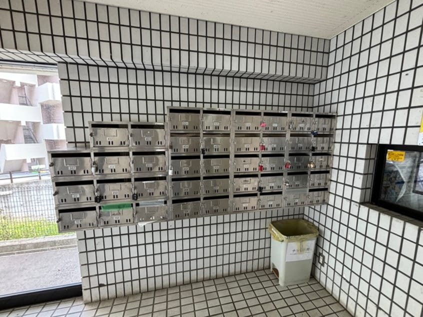 エントランス部分 ロイヤルハイツ高塚Ⅱ