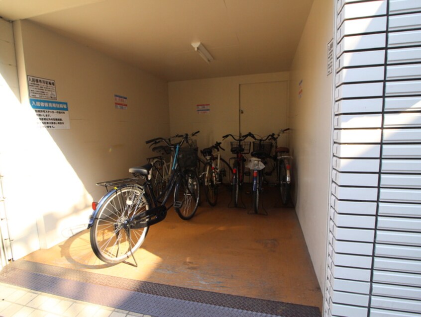 駐輪場 メサ太子橋