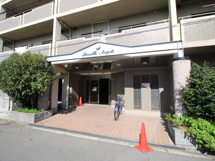 エントランス部分 ファミ－ル永田