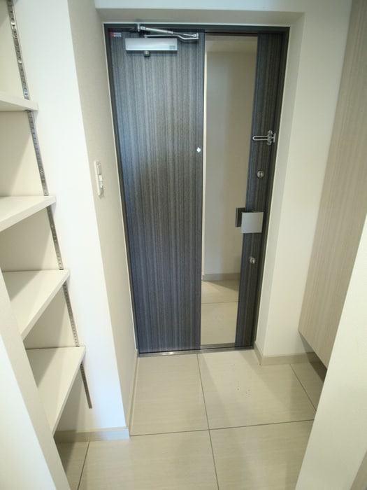 玄関 LUXENA　KADOMA