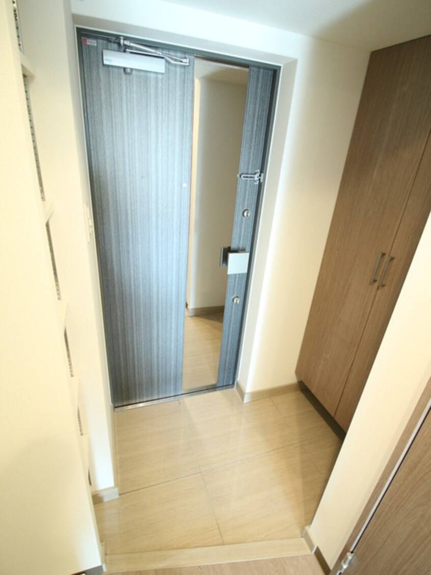 玄関 LUXENA　KADOMA