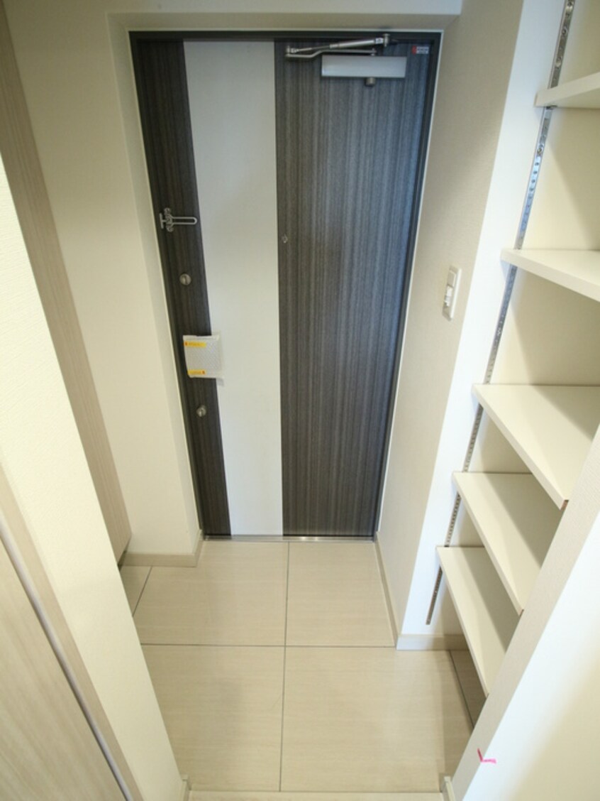 玄関 LUXENA　KADOMA