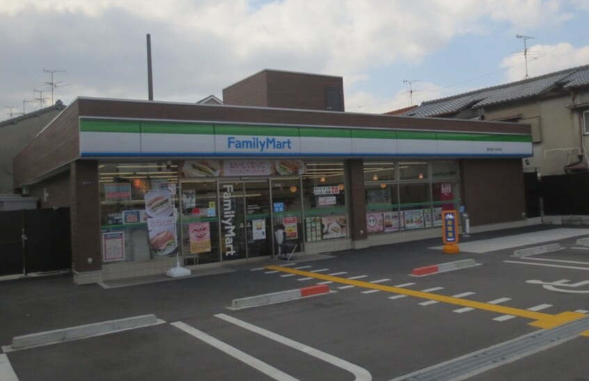 ファミリーマート東大阪横小路店(コンビニ)まで130m 横小路6丁目　貸家