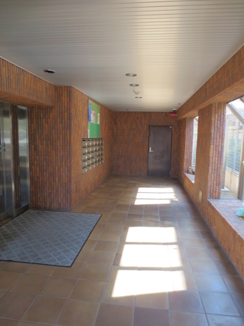 エントランス部分 シルバーシャトー太秦