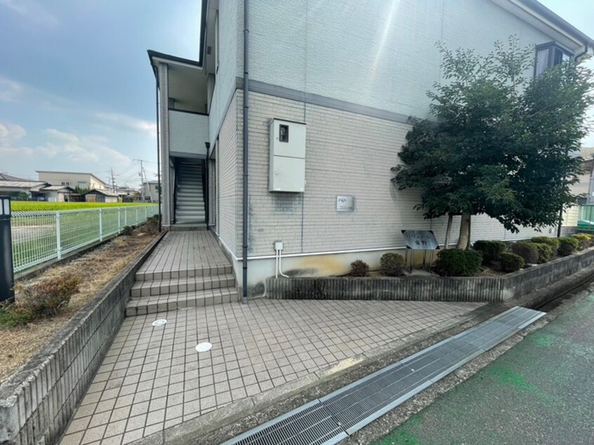 エントランス部分 リヴェ－ル東野