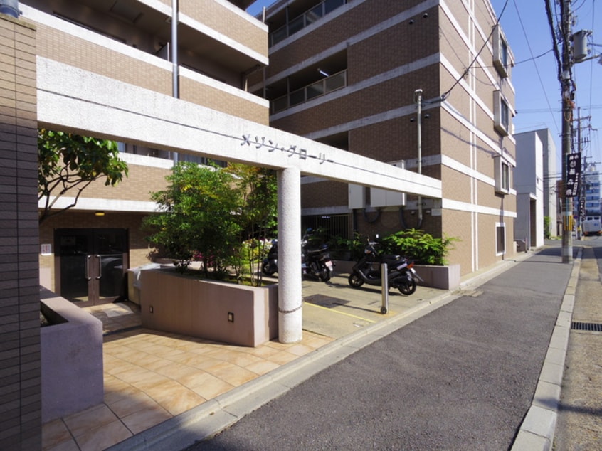 エントランス部分 メゾン・グロ－リ－