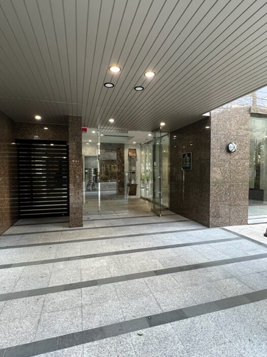 エントランス部分 リーガル四ツ橋立売堀Ⅱ