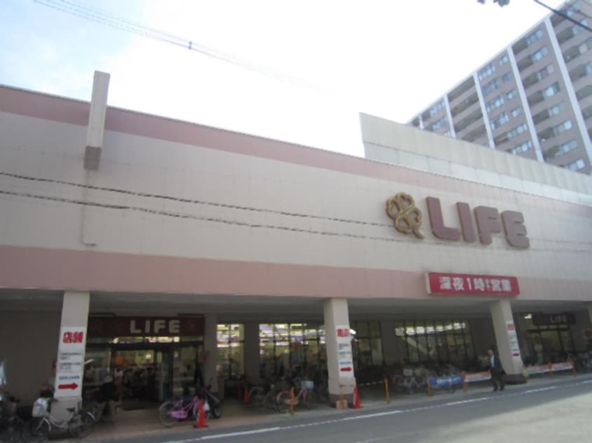 ライフ西大橋(スーパー)まで450m リーガル四ツ橋立売堀Ⅱ