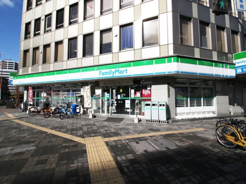 ファミリーマート(コンビニ)まで240m ｴｽﾃﾑｺｰﾄ新大阪Ⅸｸﾞﾗﾝﾌﾞﾗｲﾄ(1107)