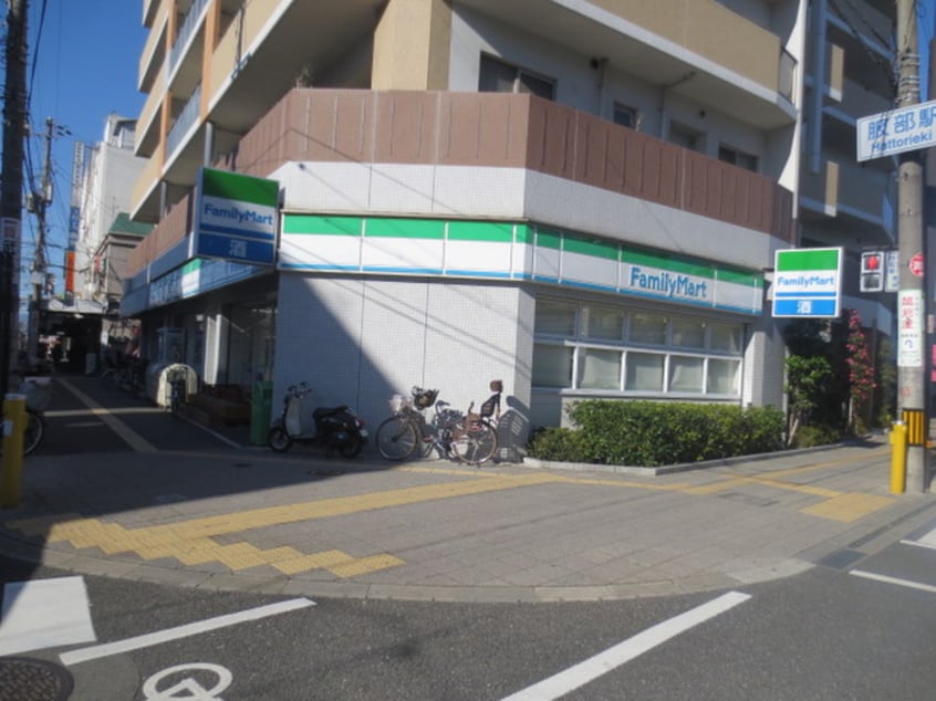 ファミリーマート(コンビニ)まで200m カサグランデ服部