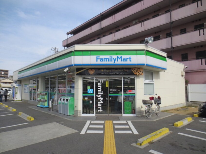 ファミリーマート八尾木北2丁目店(コンビニ)まで225m るなまんしょんⅢ