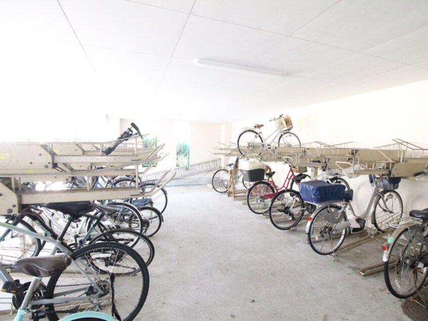 駐輪場 リヴ・ロイヤル