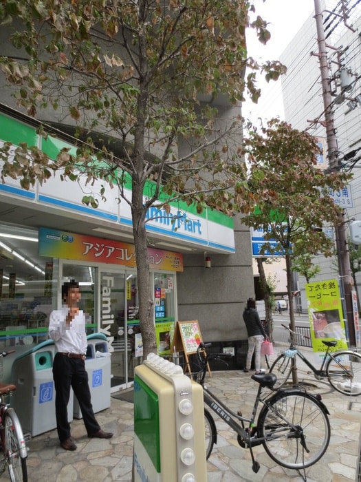 ファミリーマート(コンビニ)まで200m ＢＲＡＶＩ 新町