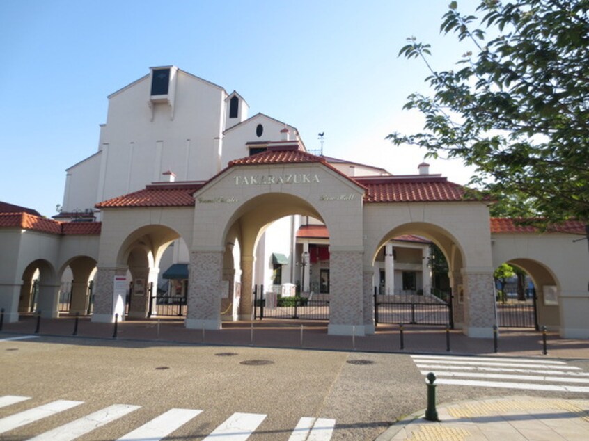 宝塚大劇場(美術館/博物館)まで285m パストラル宝塚