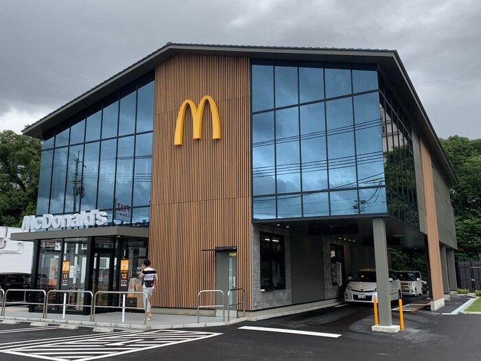 マクドナルド久世橋店(ファストフード)まで750m エステイトE桂川A棟