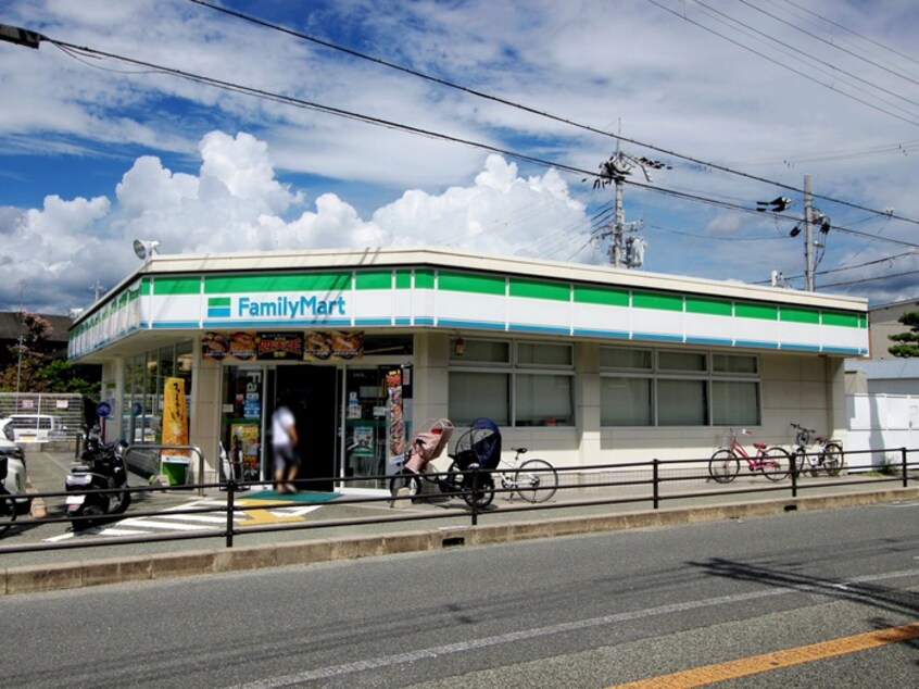 ファミリーマート池田住吉一丁目店(コンビニ)まで317m 住吉１丁目借家